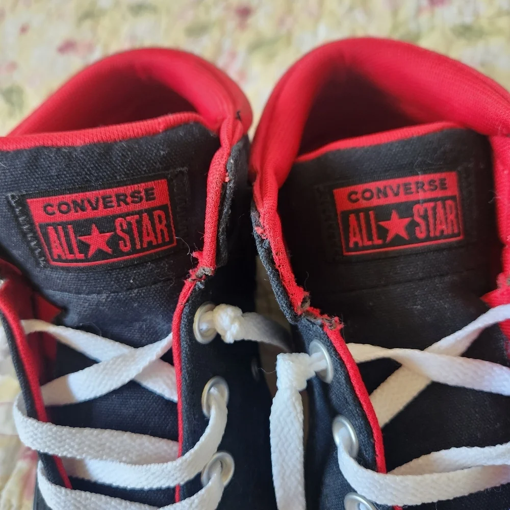 Converse all🌟starKids' Black/Red/white High-Tops Size 2 pre-owned